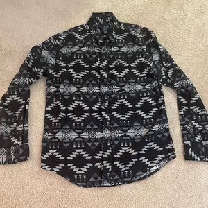 NWT Mens Tribal soft button down shirt. Size M. American Eagle